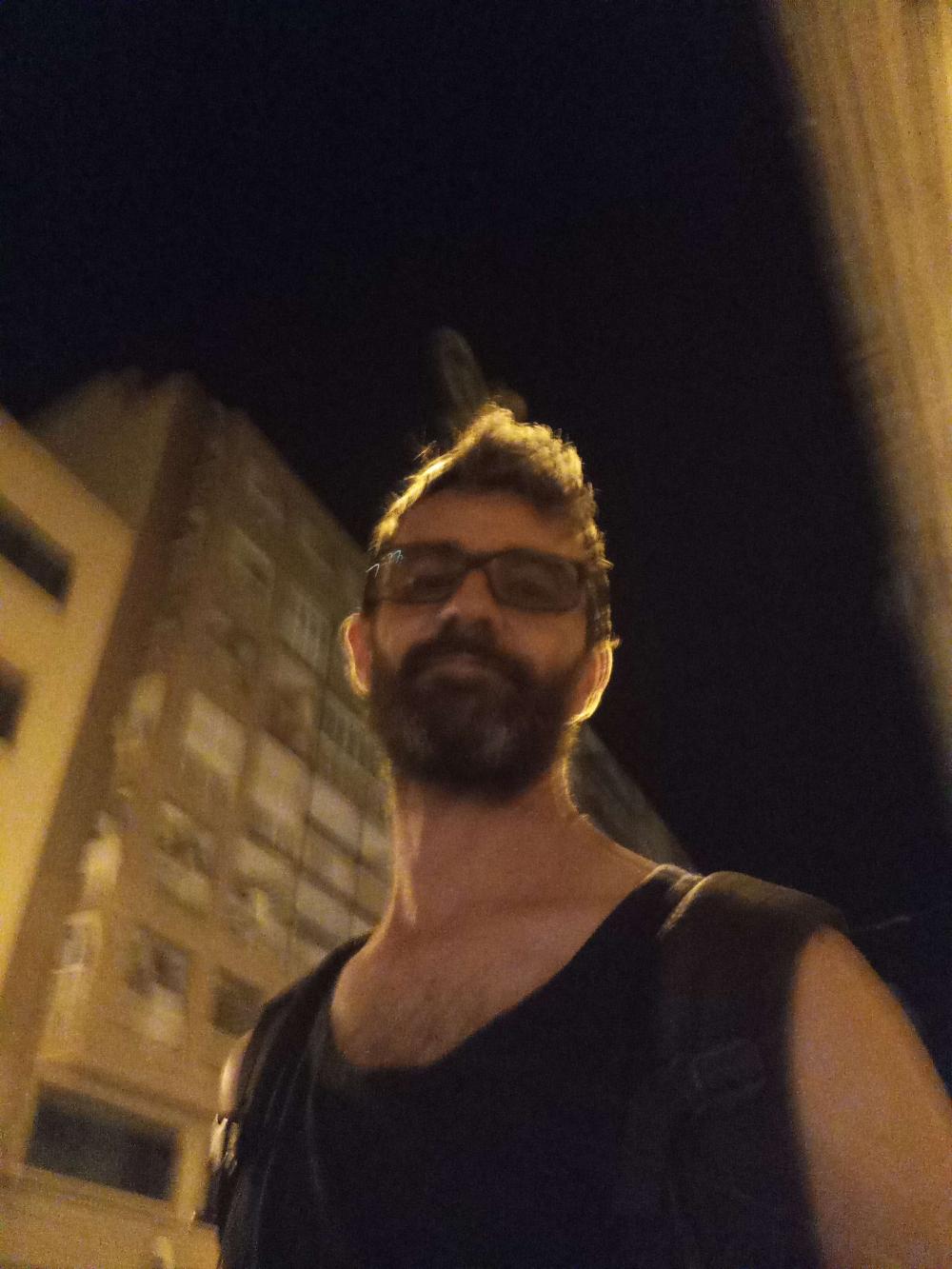 Chico bi para parejas  chicas 