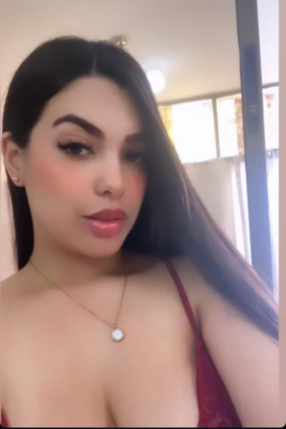 ELEGANTE Y SEDUCTORA CHICA