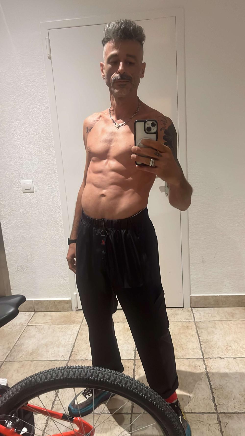 Gigolo Chico de Compa    a Alt