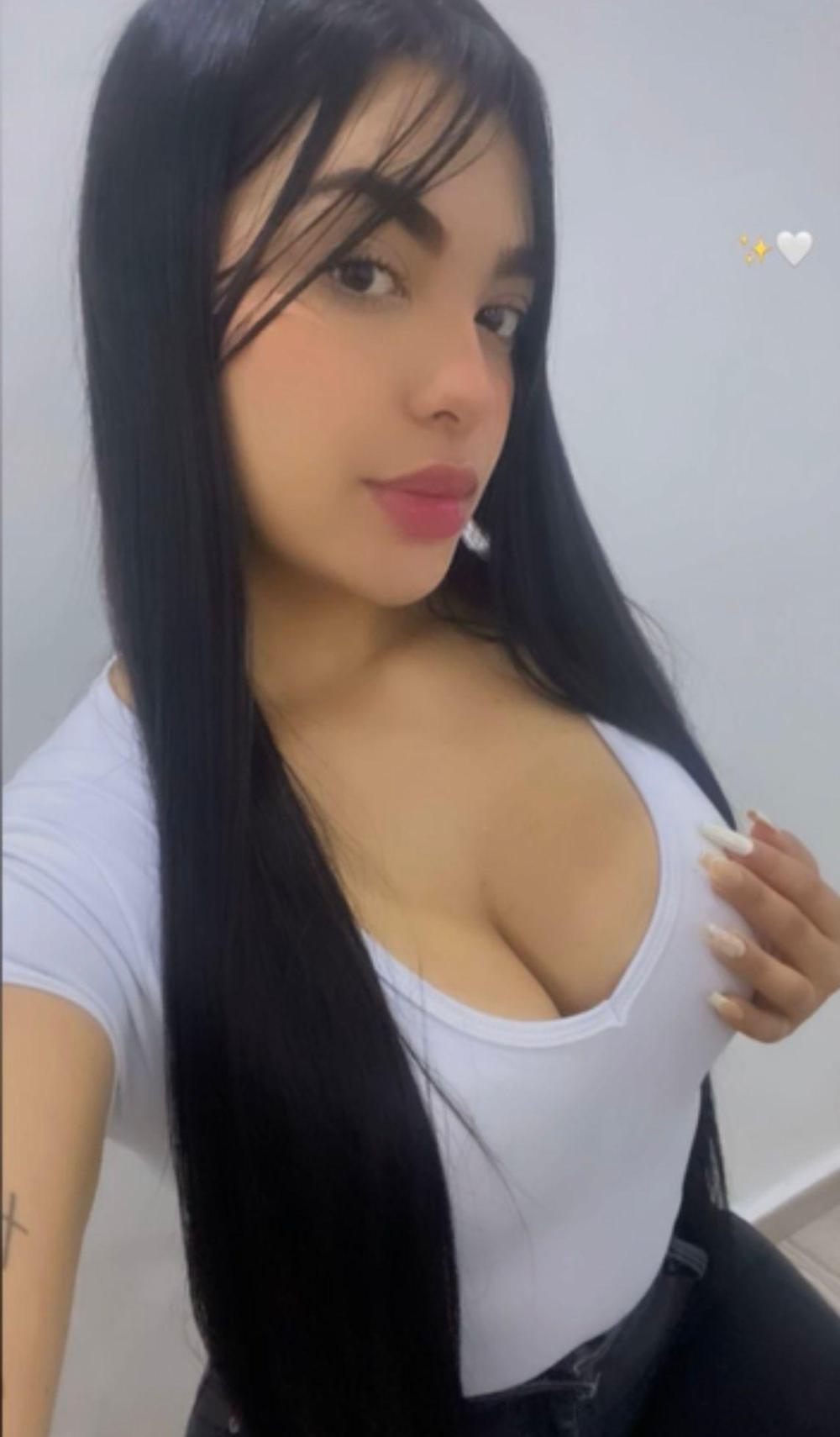 JOVEN  FIESTERA  Y TRAVIESA