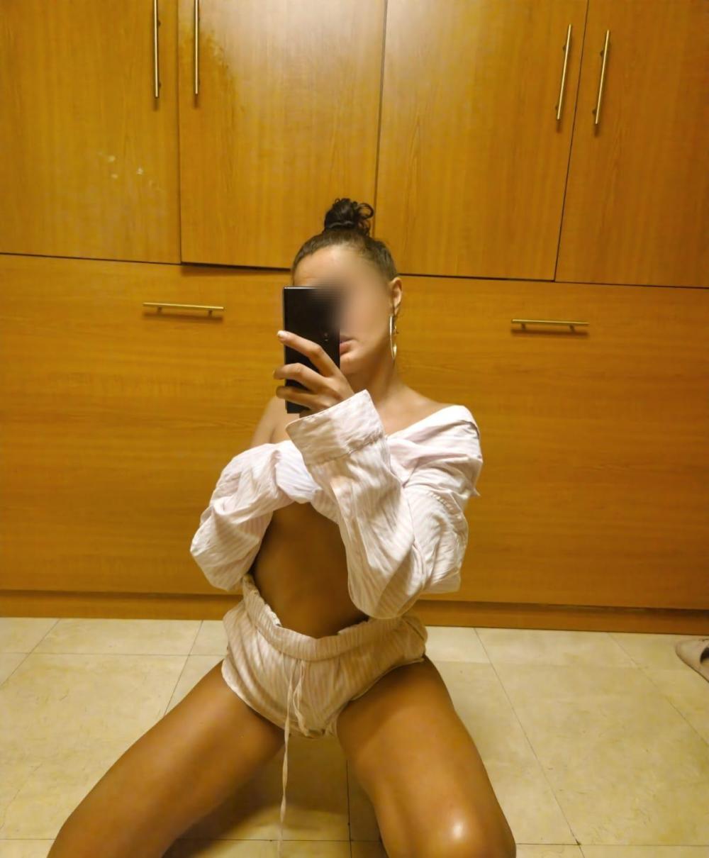 Yassmin morena ex  tica en Gir