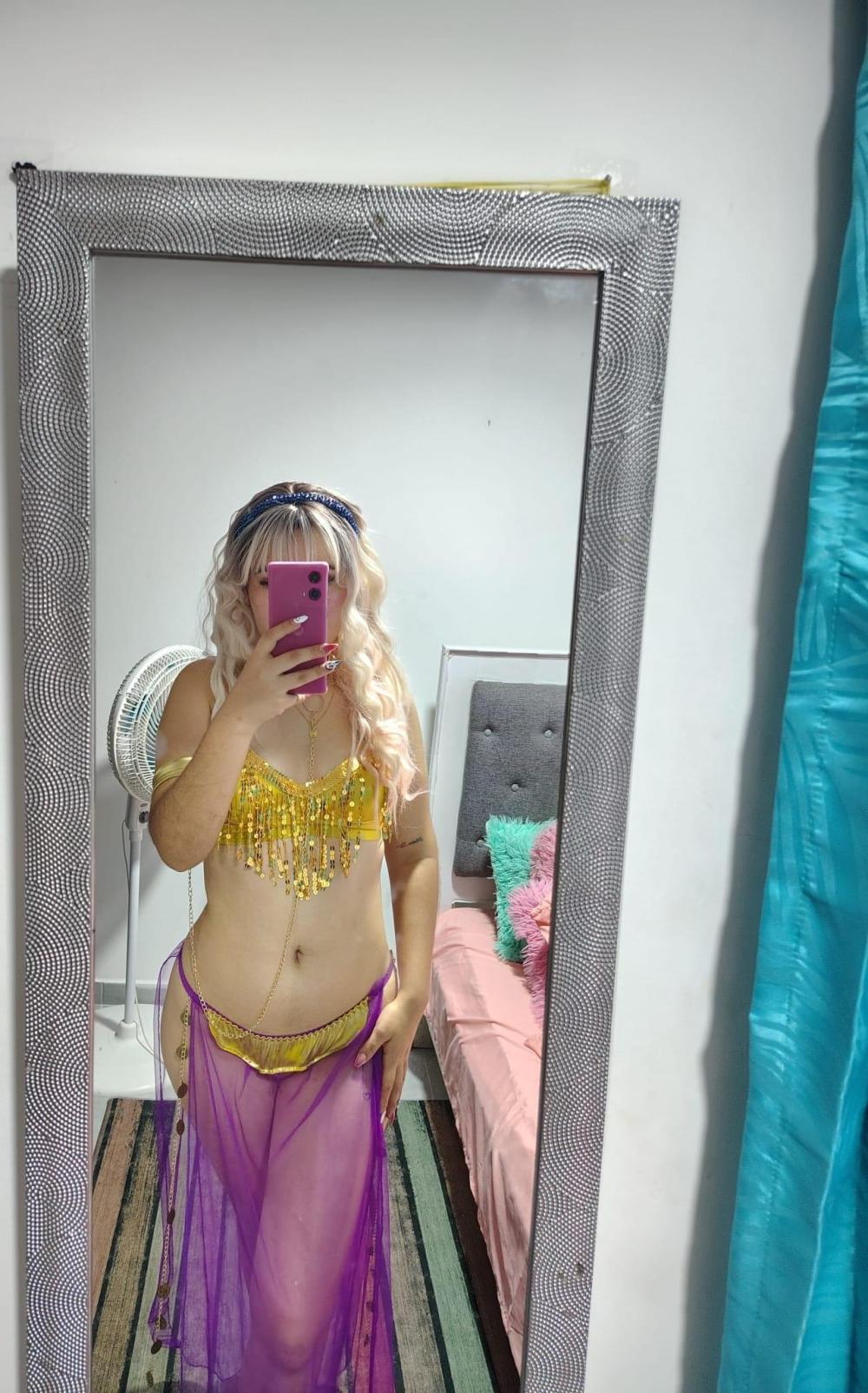 universitaria caliente    hr v